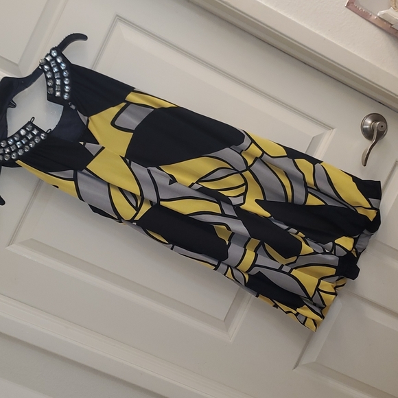 Black and yellow dress with beads around neck - Picture 3 of 8